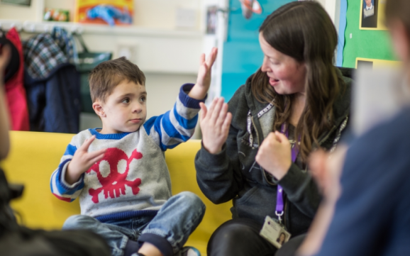 exeter-deaf-academy-bring-dorset-family-closer-together-through-british-sign-language-1.jpg